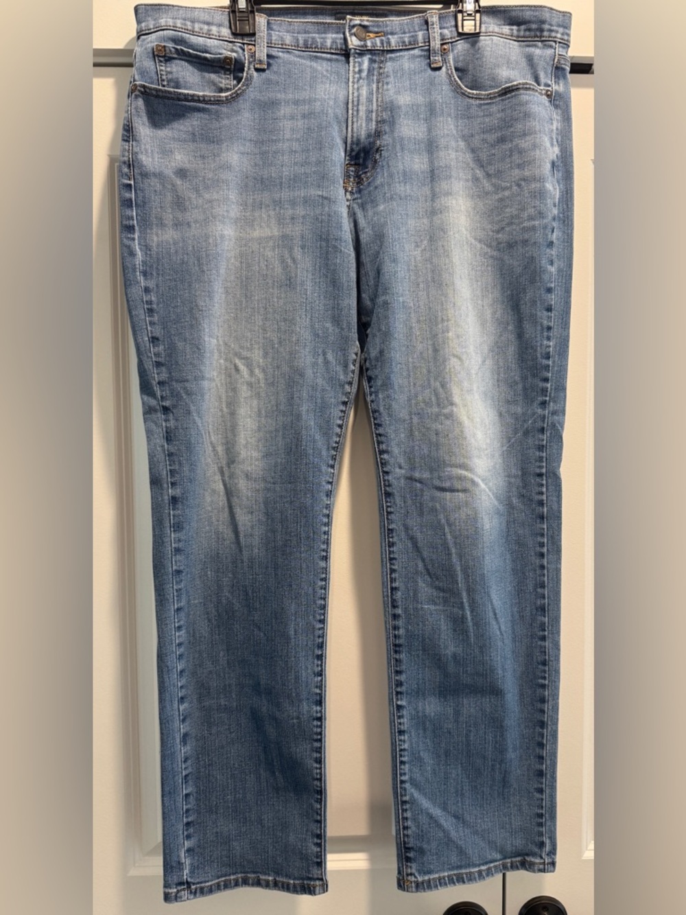 Classic Men’s Light Blue Wash Straight cut Jeans